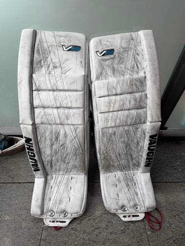 Vaughn Velocity V9 Goalie Leg Pads (32+1)