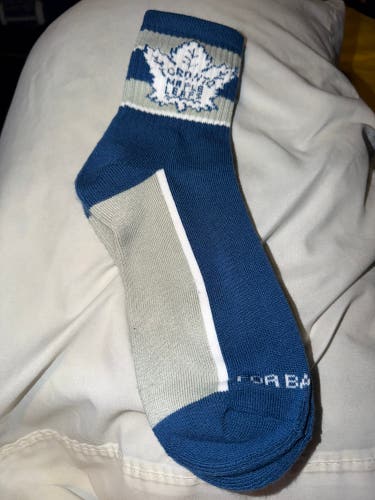 For Bare Feet NHL Hockey Toronto Maple Leafs Crew Socks Men’s Size Large Brand New Without Tags Good