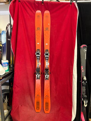 Skis: Salomon QST 85 all-mountain skis, 177cm.
Bindings: Marker (grip walk)
Binding Range: 260-388m