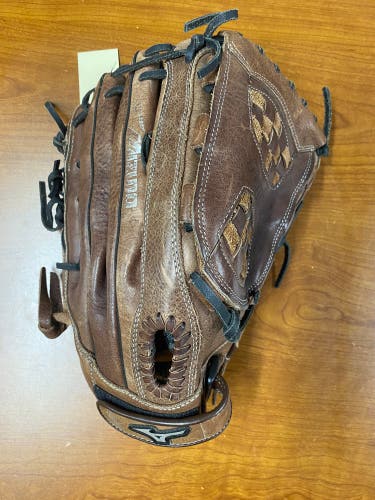 Brown Mizuno RH Baseball Glove 14" (Used)