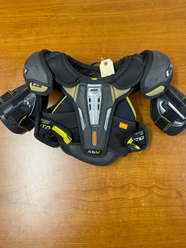 Small Junior CCM Tacks AS-V Shoulder Pads (Used)