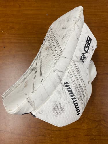 White Intermediate Warrior Ritual G6 Goalie Gloves & Blockers Regular (Used)