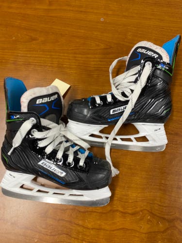 Youth Bauer XLP Hockey Skates Regular Width 13 (Used)