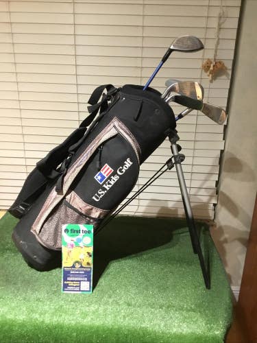 USKG Juniors Ultralight Set 3 FW Driver, 6i, 8i, GW, Putter Graphite & Stand Bag