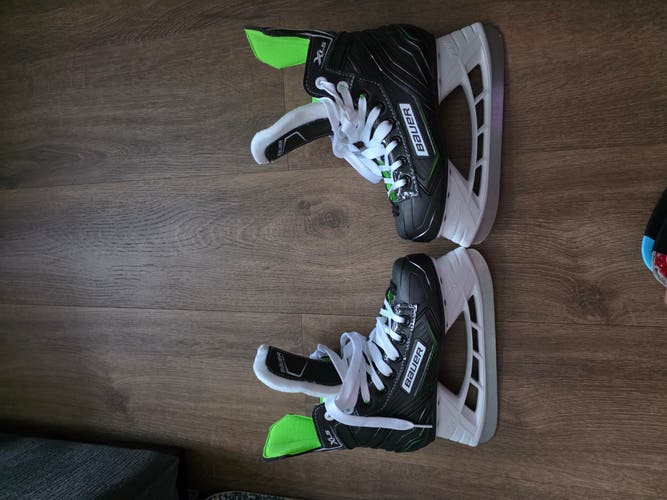2024 Bauer Hockey Skates Size 1 (New)