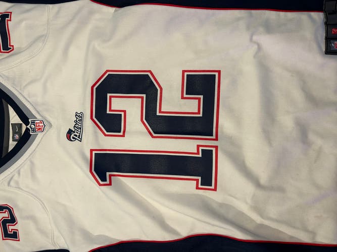 White Large Kids Unisex Nike Jersey (Used)
