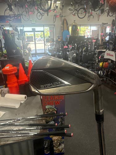 Used Taylormade STEALTH Mens Iron Set RH 4I-PW 11337-S000495693