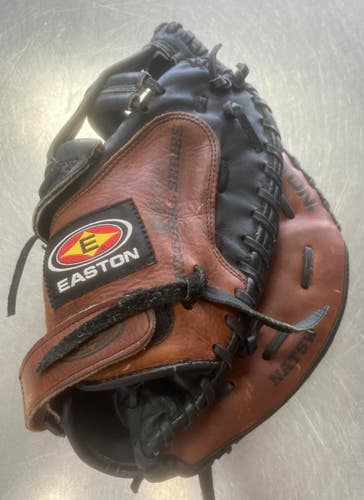Used Easton FASTPITCH BB/SB Catchers RH Throw Brown 32 1/2" 11497-S000160994