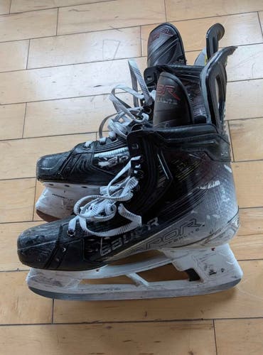 2023 Bauer Vapor Hyperlite 2 Hockey Skates 9.5 (Used)