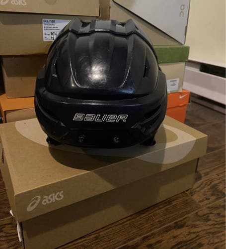 Medium Navy Bauer Re-Akt 95 Helmet (Used)