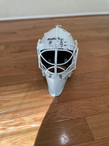 Senior Medium 2023 Bauer 960 Goalie Mask Pro Stock (Used)