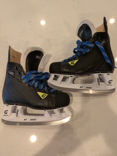 Black Graf G735s Supra Hockey Skates Size 2.5 (New)