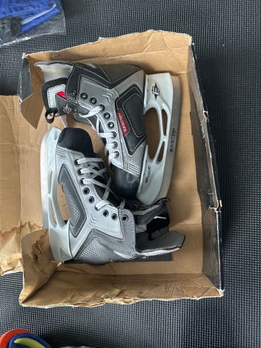 Easton SE2 Hockey Skates Size 5 (New)