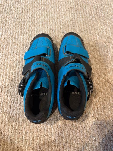 Men's Size 7 Giro Bike Shoes (Used)