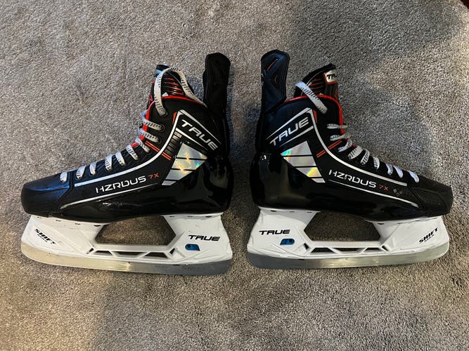Black 2023 True HZRDUS 7x Hockey Skates Regular Width 8.5 (Used)