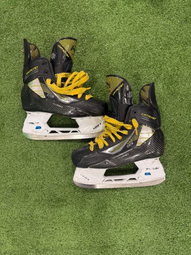 True Catalyst 9 Hockey Skates | Size 5.5R