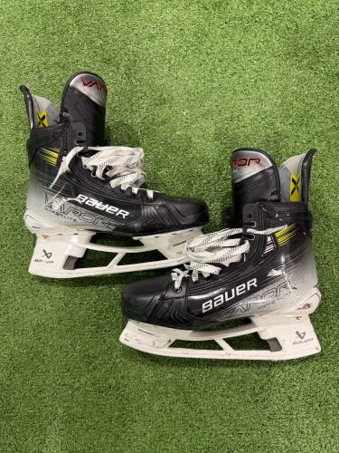 Bauer Vapor Hyperlite 2 Hockey Skates | Size 7 Fit 3