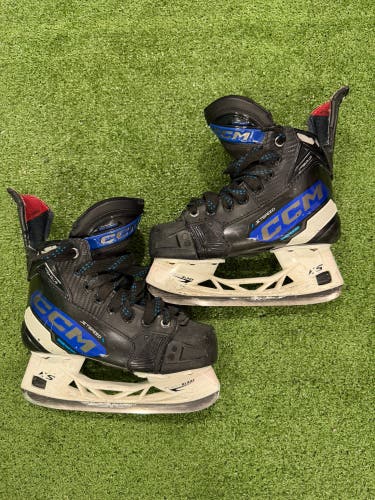 CCM JetSpeed XTRA PLUS Hockey Skates | Size 2.5 Regular