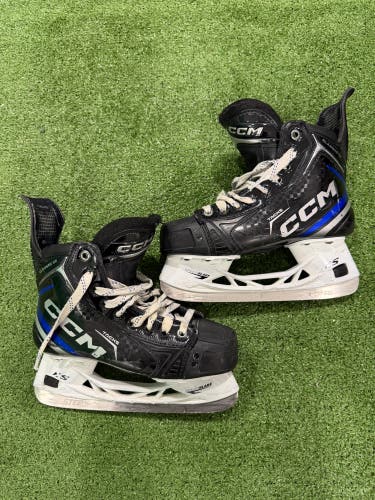 CCM Classic SE Hockey Skates | Size 3.5 Regular