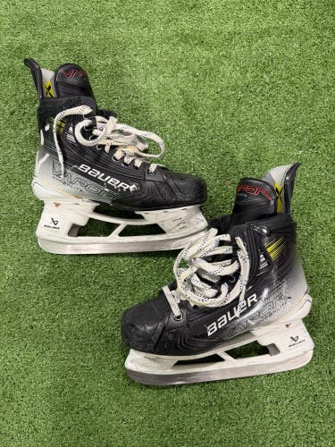 Bauer Vapor Hyperlite 2 Hockey Skates | Size 4.5 Fit 3