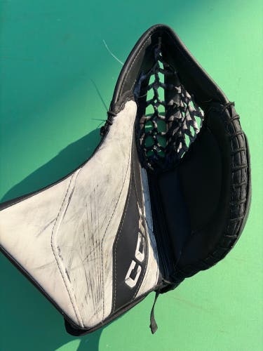 CCM EFlex 6.9 Senior Goalie Glove | Regular