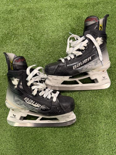 Bauer Vapor Hyperlite 2 Hockey Skates | Size 5 Fit 3