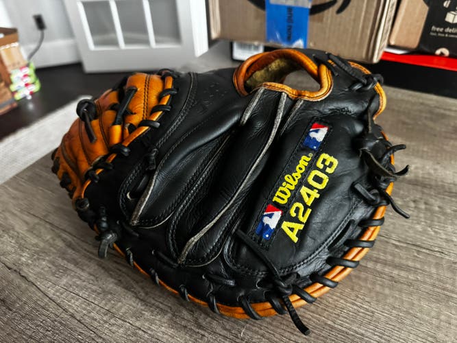 Wilson A2403 RH Catcher's Baseball Glove 32.5" (Used)