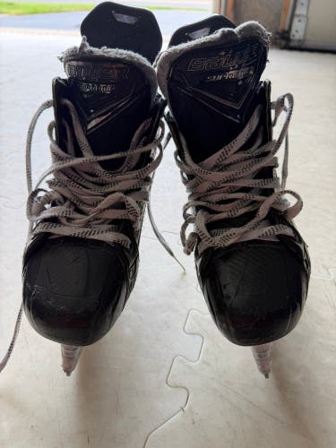 Black 2024 Bauer Supreme M50 Pro Hockey Skates Size 4.5 (Used)