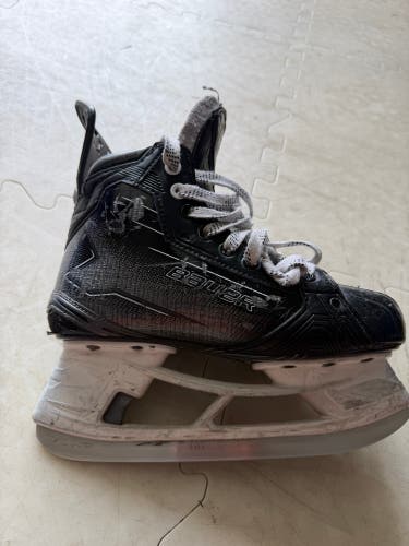 Black 2024 Bauer Supreme M50 Pro Hockey Skates Size 4.5 (Used)