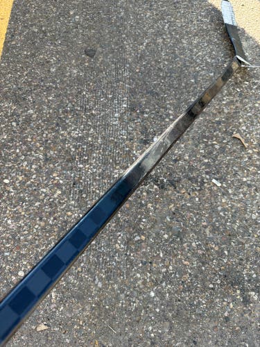 Senior Pro Stock Hockey Sticks Hockey Stick Right Handed P28 85 Flex (Used)