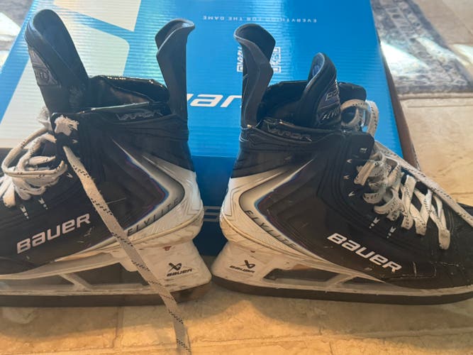 2025 Bauer Vapor Flylite Hockey Skates Regular Width Size 5.5 (Used)