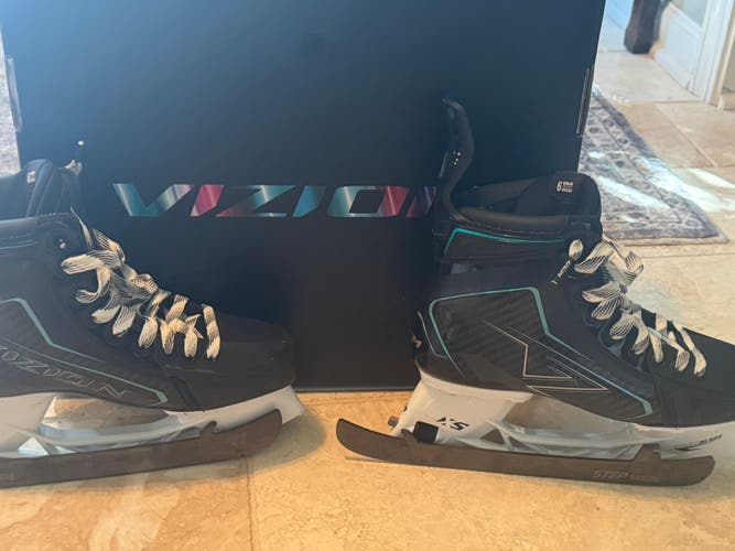 Black 2026 CCM Vizion Hockey Skates Regular Width 6 (Used)