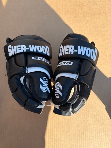 Senior Sher-Wood SP-9930 Gloves 15" (Used)