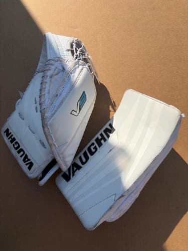 Youth Vaughn Velocity V9 Goalie Gloves & Blockers Regular (Used)