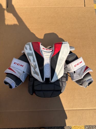 Intermediate Small CCM EFlex 5.9 Goalie Chest Protector (Used)