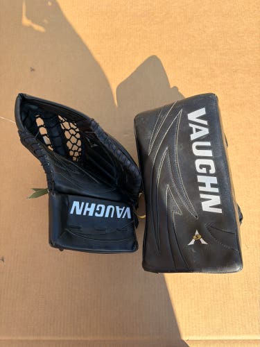 Senior Vaughn Velocity V5 7800 Goalie Gloves & Blockers Regular Pro Stock (Used)