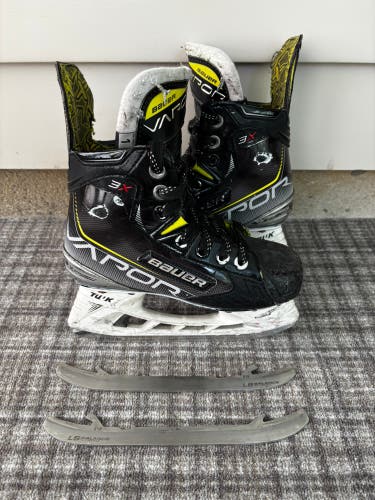 Black 2021 Bauer Vapor 3X Hockey Skates Extra Wide Width Size 1 (Used)
