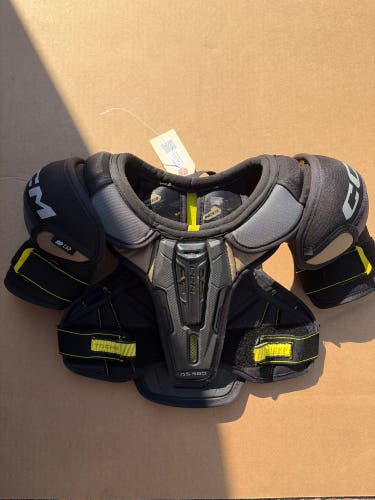 CCM Tacks AS 580 Junior Shoulder Pads | Size Medium