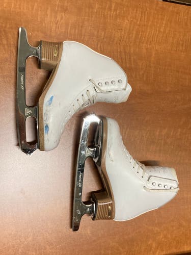 Used Jackson Ultima Freestyle Figure Skates Size 6 | Box Included