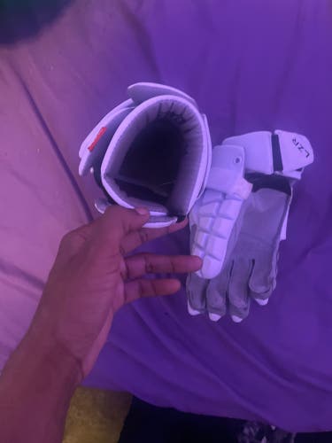 STX LZR Lacrosse Boys Gloves
(Used)