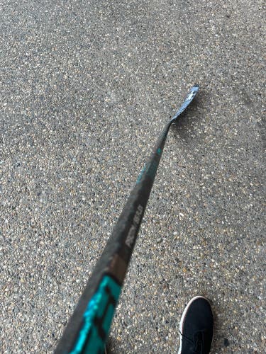 Senior Bauer Twitch Hockey Stick Right Handed 55 Flex (Used)