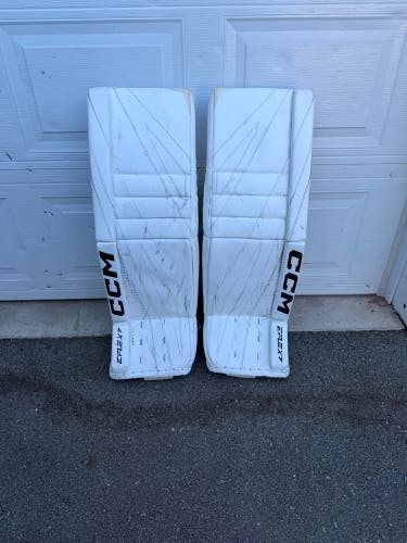 34" CCM EFlex 7 Goalie Leg Pads (Used)
