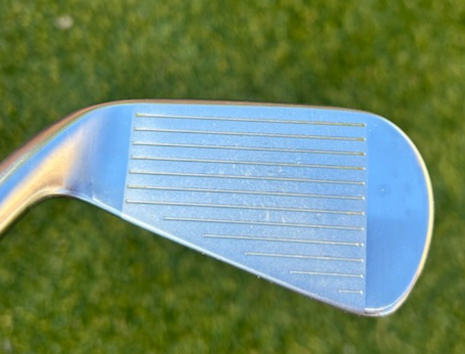 Men's Titleist U505 Right Handed Hybrid Stiff Flex 4H Graphite Shaft (Used)