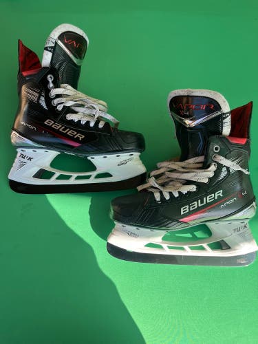 Senior Bauer Vapor X4 Hockey Skates 7 (Used)