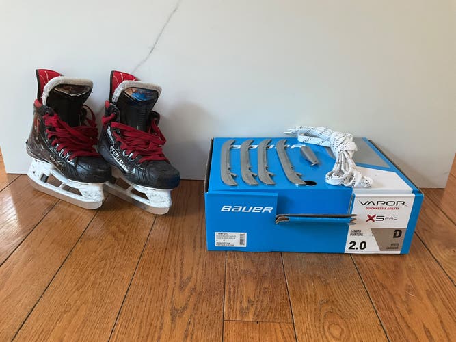 Bauer Vapor X5 Pro Junior Skates - Size 2.0 D (Includes 2 Sets Fly-X Steel + Laces)
