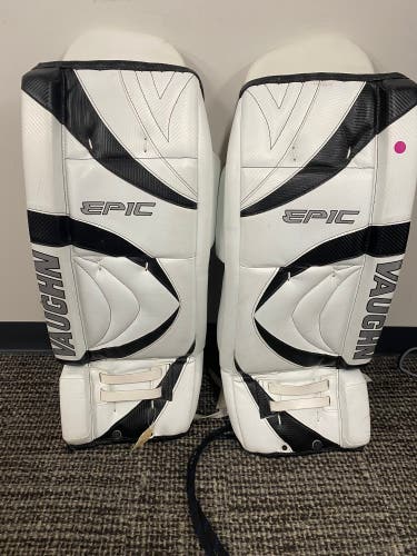 32" Senior Vaughn Epic 8000 Goalie Leg Pads (New)