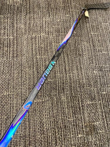 Senior Bauer Vapor Flylite Hockey Stick Right Handed P28 84 Flex (New)