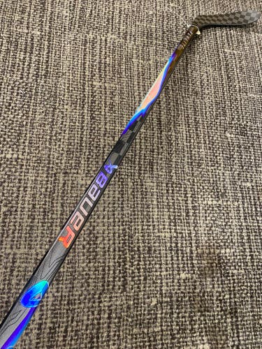 Senior Bauer Vapor Flylite Hockey Stick Right Handed P28 70 Flex (New)