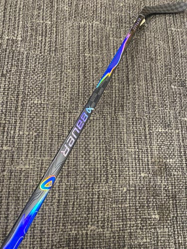 Senior Bauer Vapor Flylite Hockey Stick Right Handed P28 70 Flex (New)
