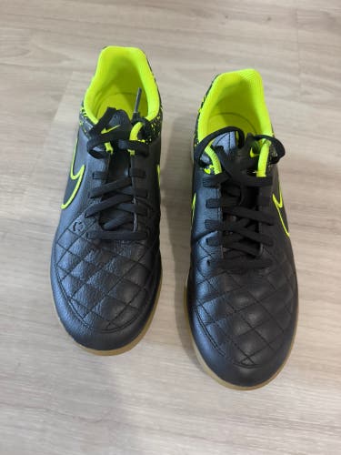 Kids 6Y (Big Kids / Youth) Nike Tiempo legend Indoor (New)